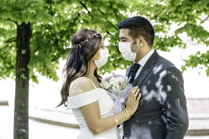 Bride And Groom Whose Dream Wedding Was Disrupted By COVID Instead Donated And Served All Their Food To A Children’s Shelter