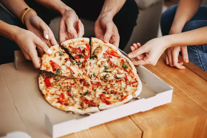 89-year-old pizza deliveryman gets surprise $12K tip, TODAY