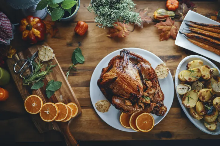 Professor Offers To Cook Thanksgiving Dinner For Students Spending The Holiday Alone, Sunny Skyz